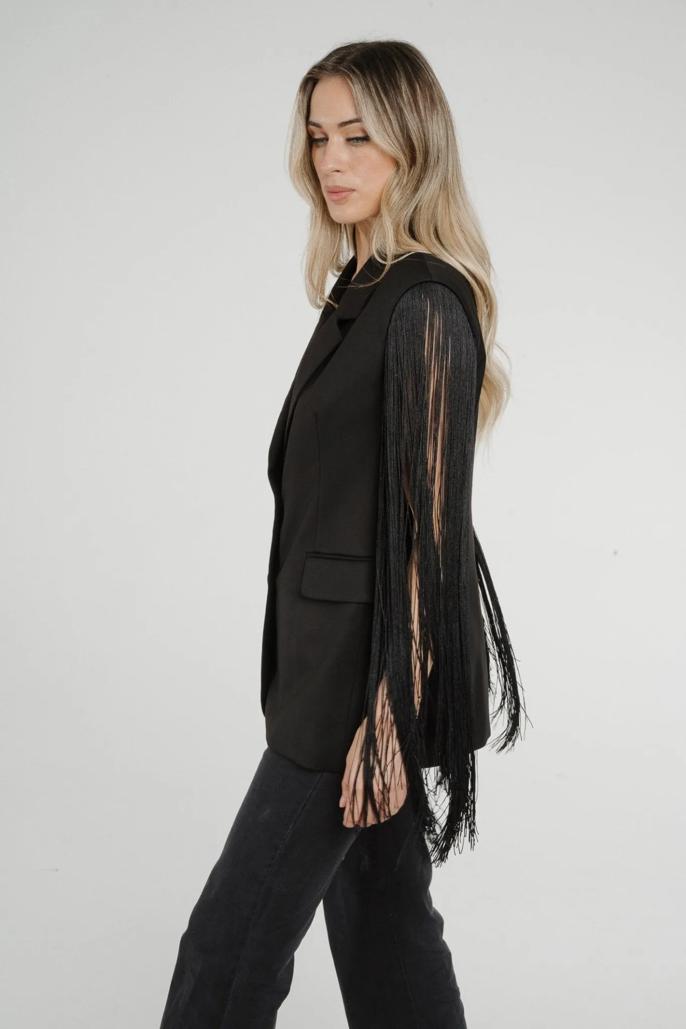 Alana Fringed Sleeveless Blazer In Black