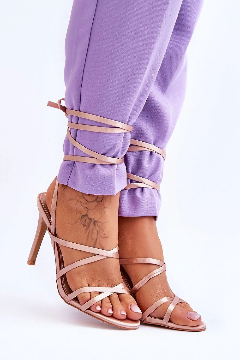 Chic Strappy Heeled Sandals - Model 179632