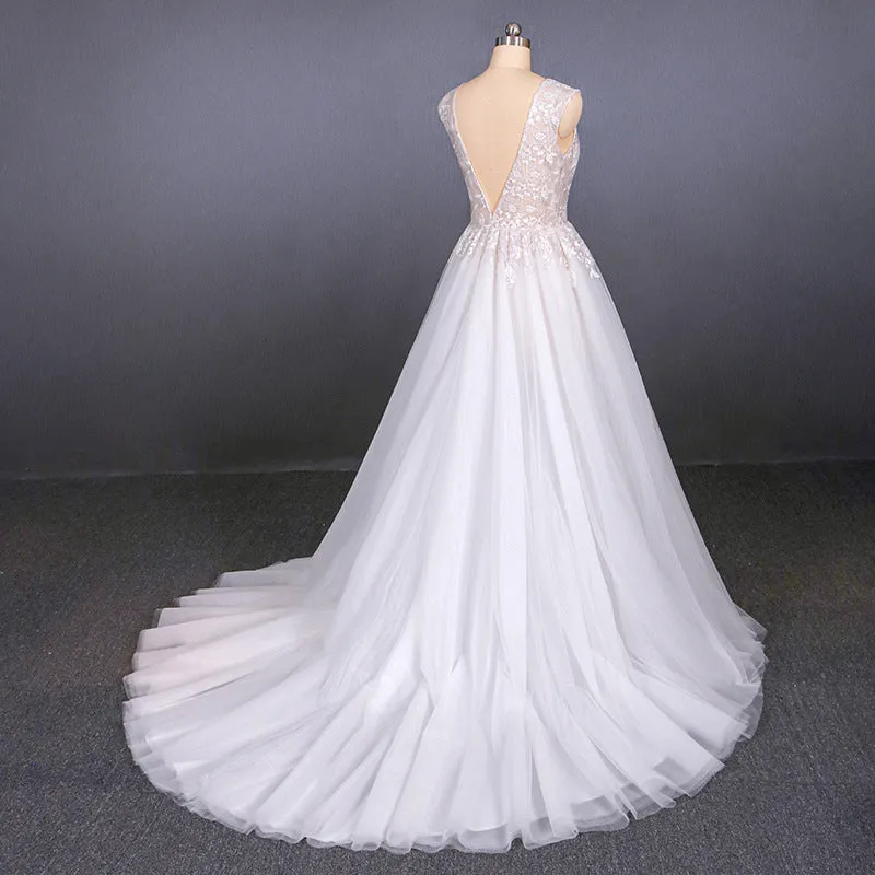 Flowy A-line Long V-neck Lace Tulle Beach Wedding Dresses Bridal Gowns