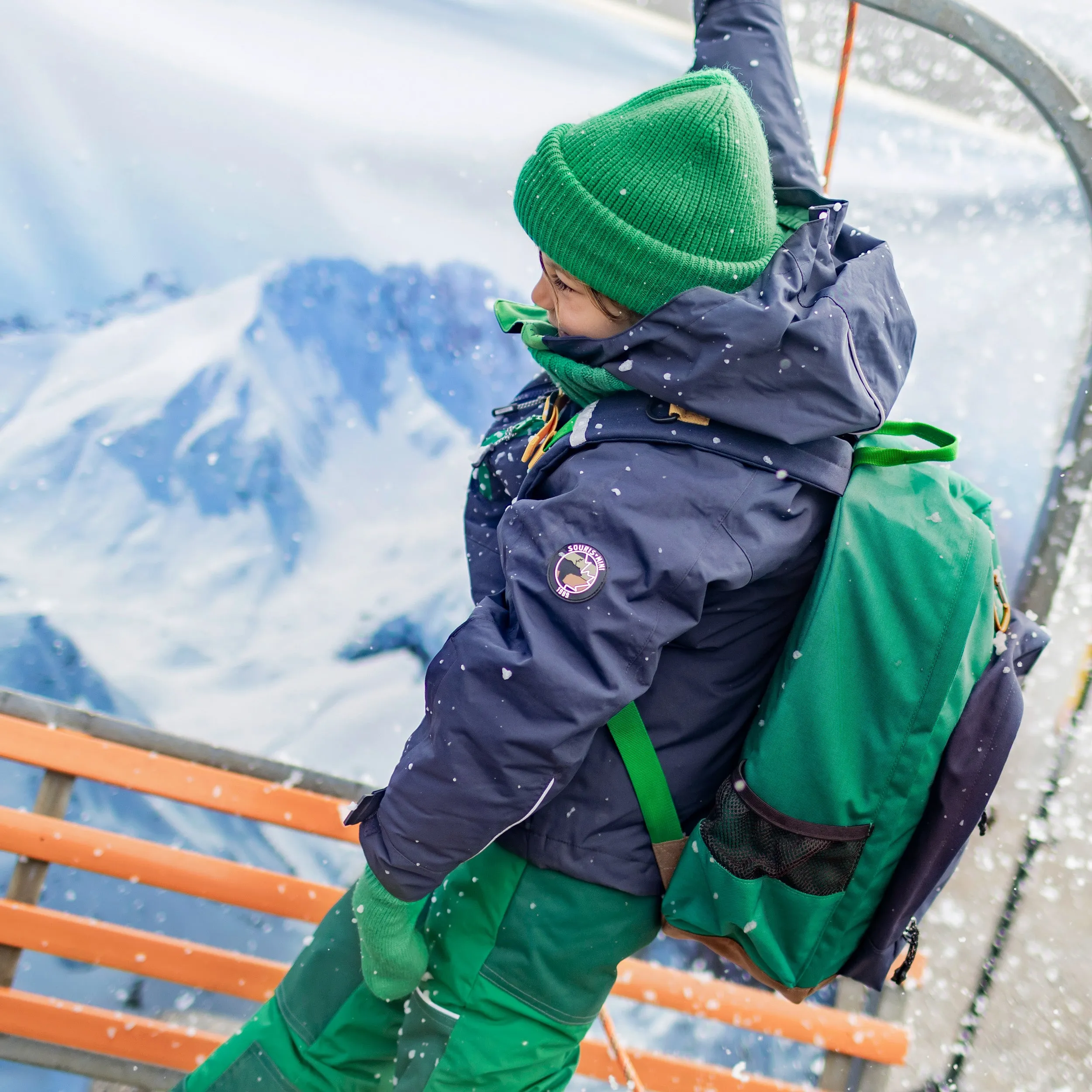 Mitaines vertes en tricot, enfant || Green knitted mittens, child