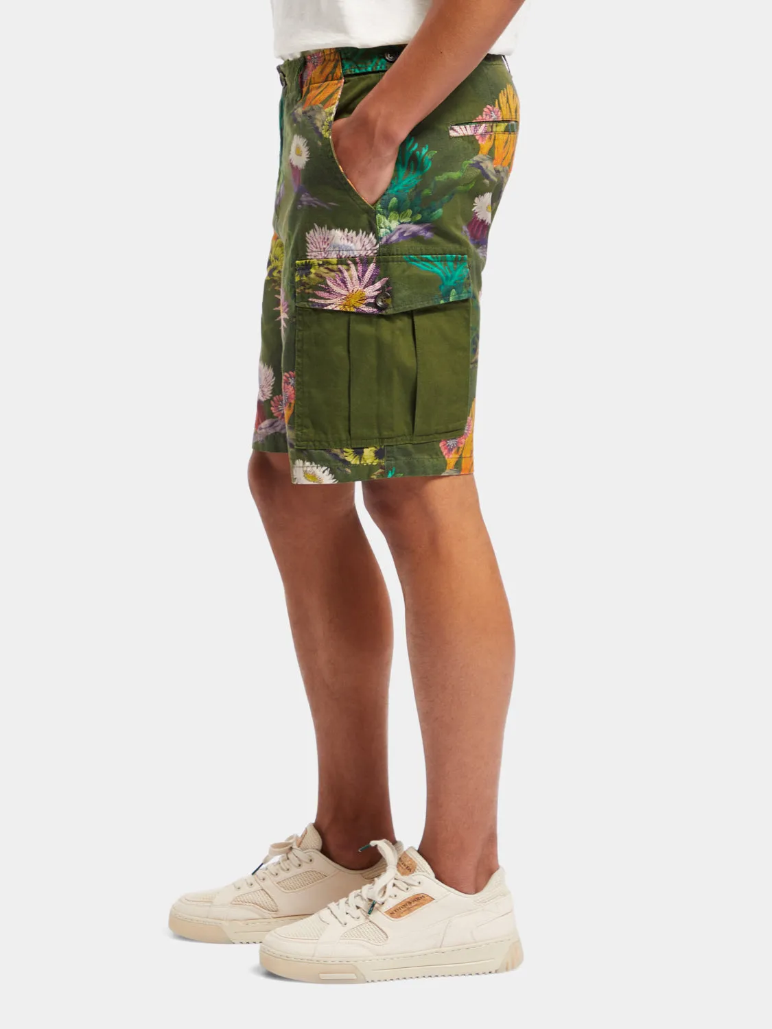 Printed cargo shorts